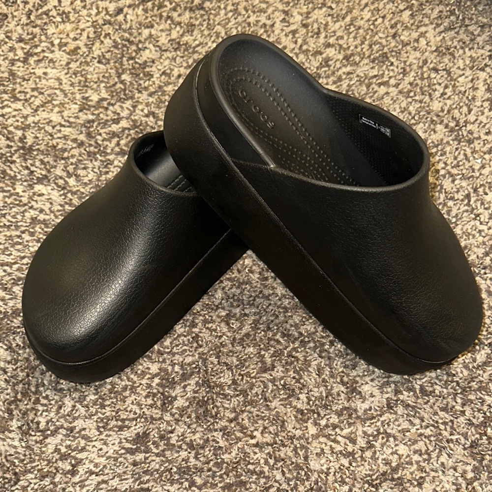 CROCS Black Platform Clogs Water-Resistant Practical Design